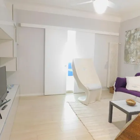 Σπίτι διακοπών Alluring Holiday In With Balcony Σαν Ρέμο