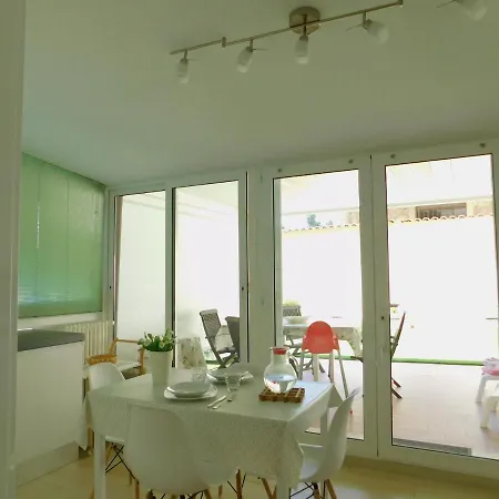 Σπίτι διακοπών Alluring Holiday In With Balcony
